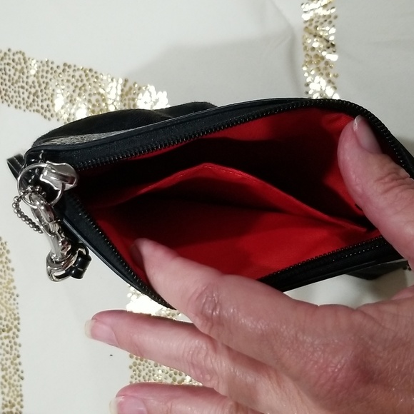 🎉HP🎉 NWOT COACH Monogram Wristlet Black and red inside One card slot - Picture 6 of 8